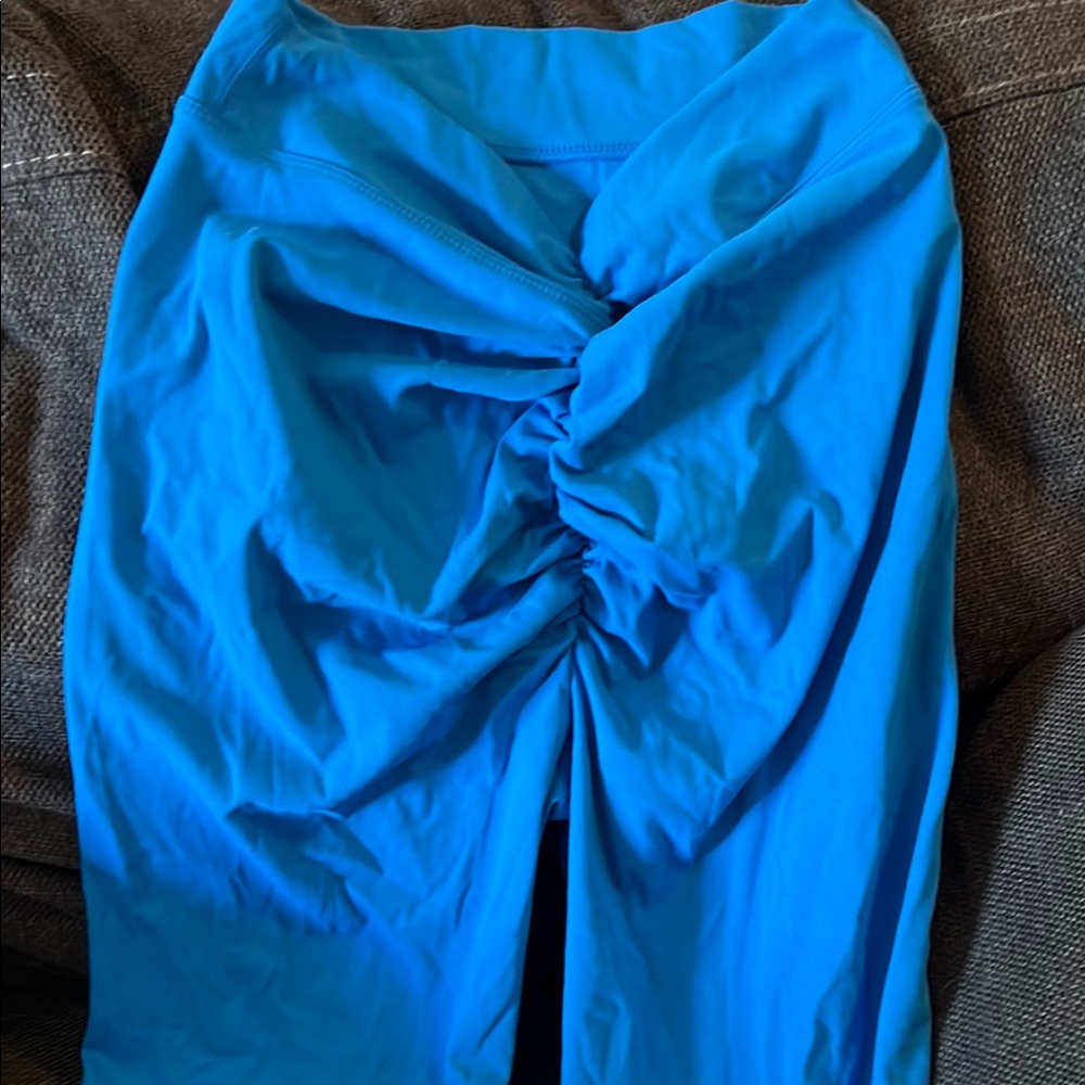 Women’s Blue leggings with stitched booty for uplift!
